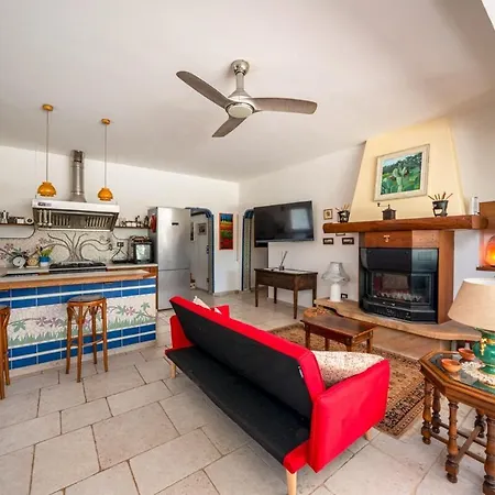 Casa Serena With Pine Grove, Jacuzzi & Bbq Villa