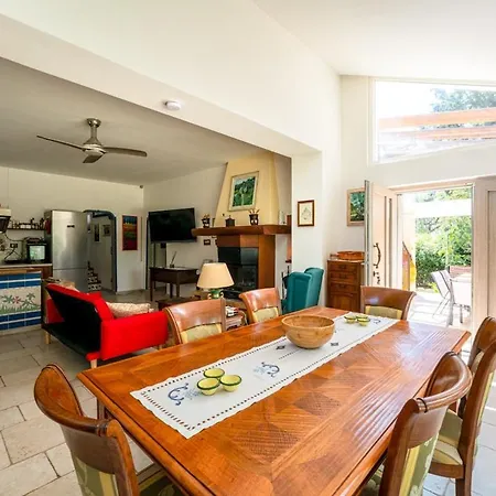 Villa Casa Serena With Pine Grove, Jacuzzi & Bbq