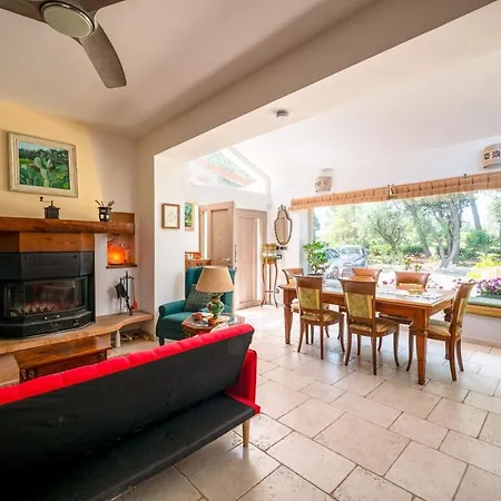 Casa Serena With Pine Grove, Jacuzzi & Bbq Βίλα San Vito dei Normanni